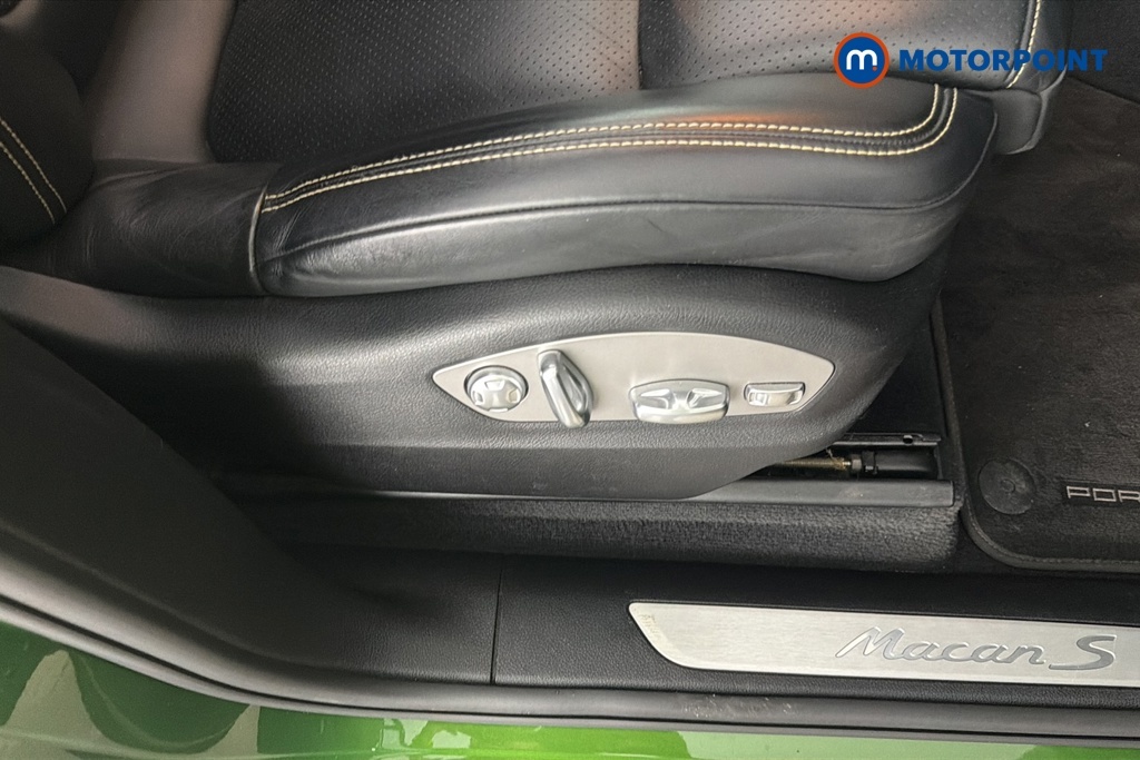 Porsche Macan Petrol Red #21