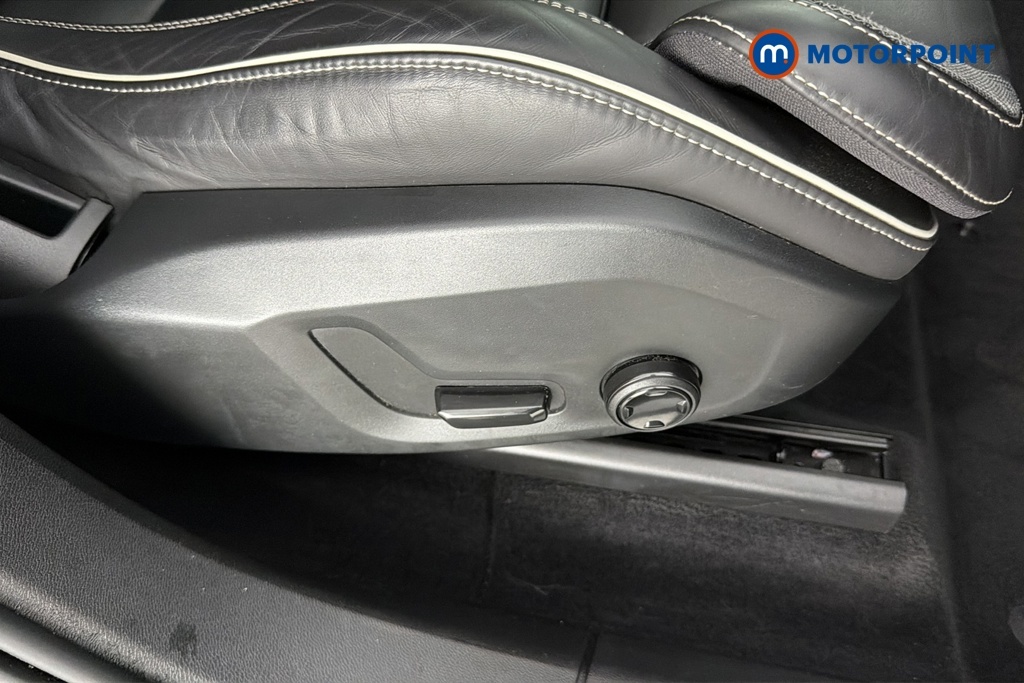 Volvo XC60 Plus Black #19