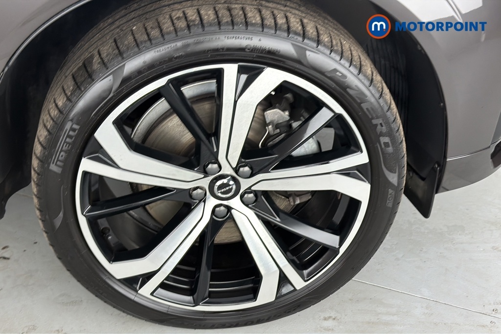 Volvo XC60 Plus Black #33