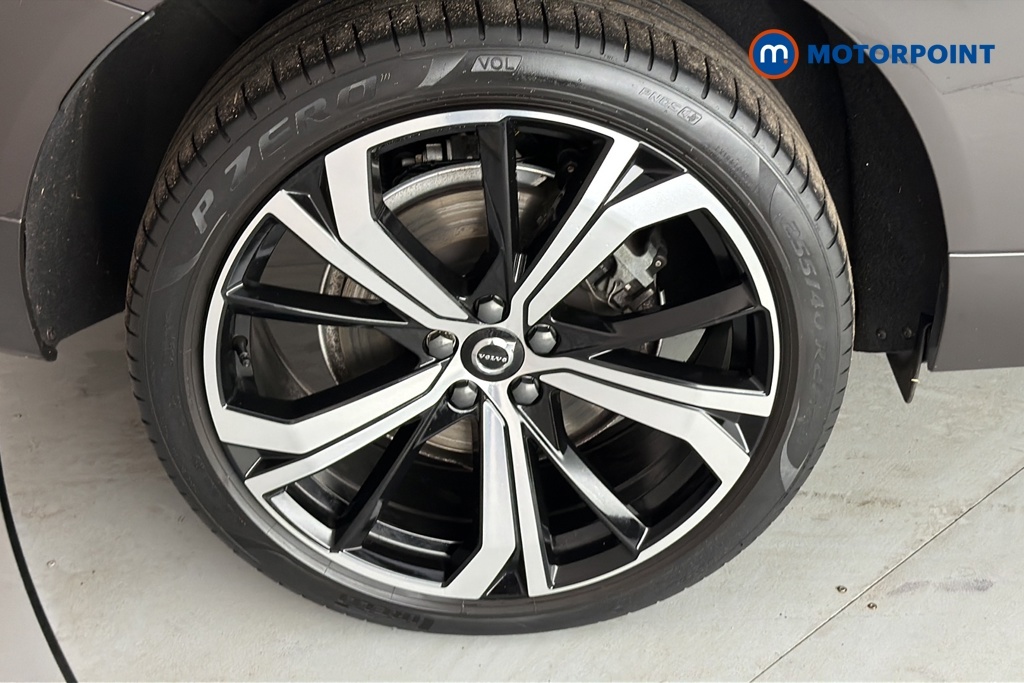 Volvo XC60 Plus Black #32