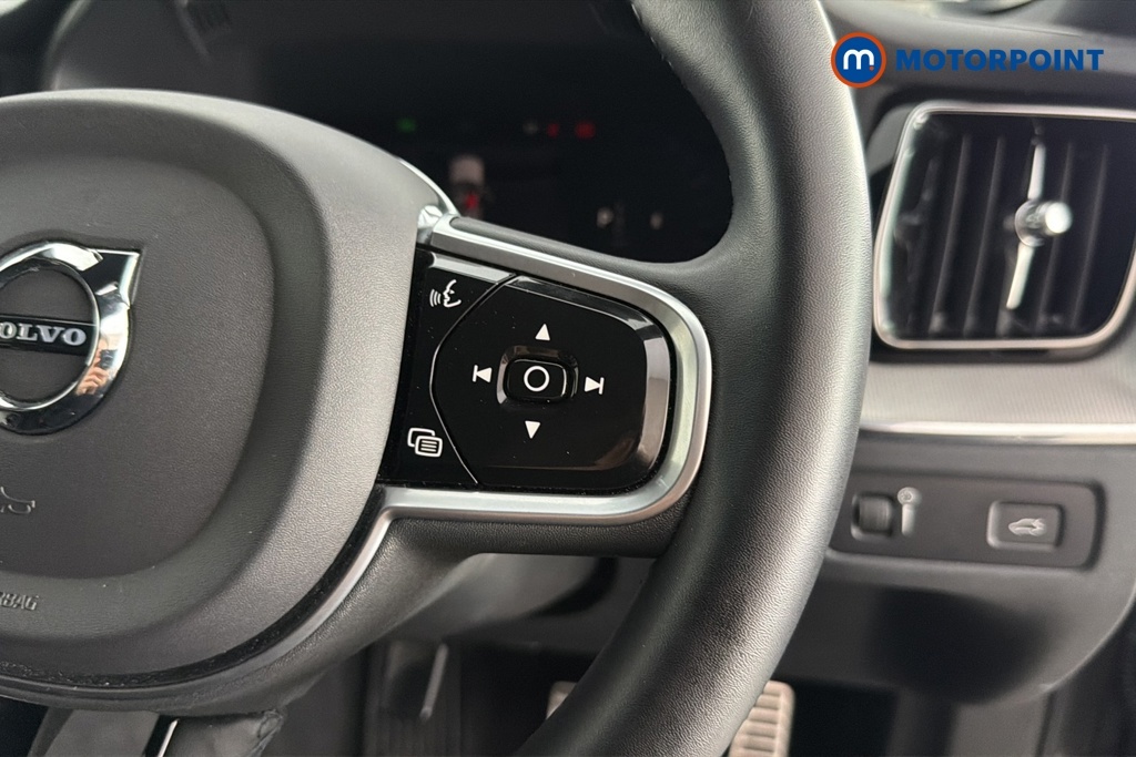 Volvo XC60 Plus Black #11