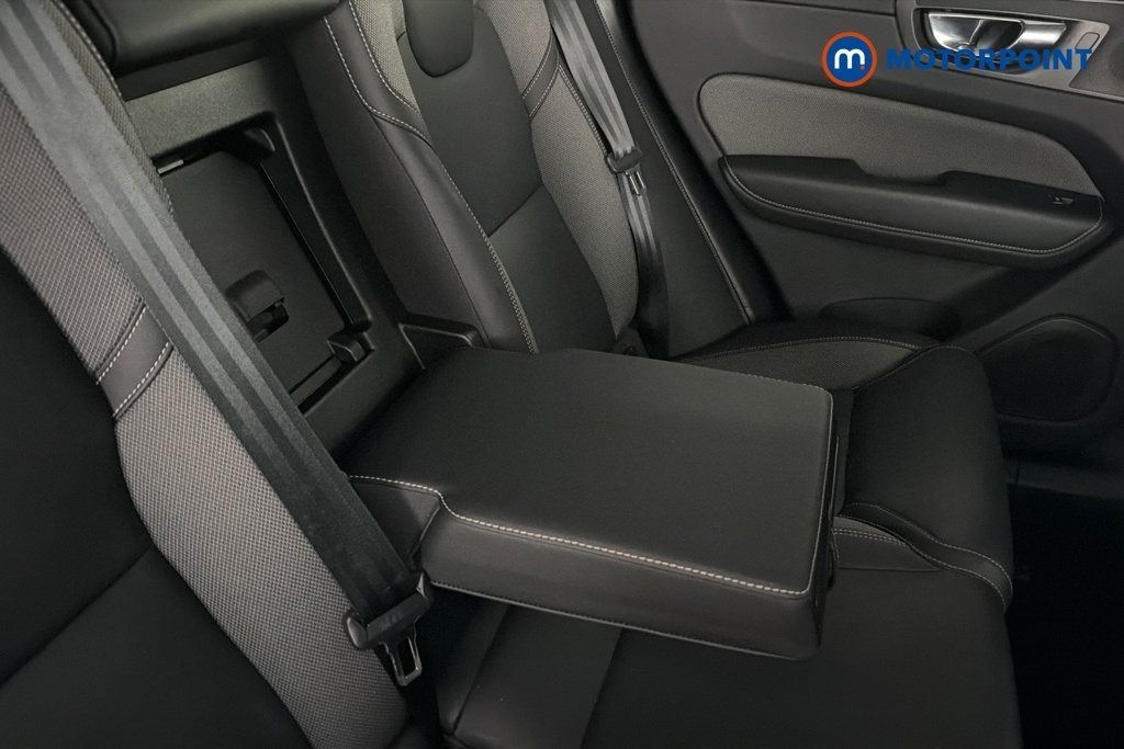 Volvo XC60 Plus Black #22