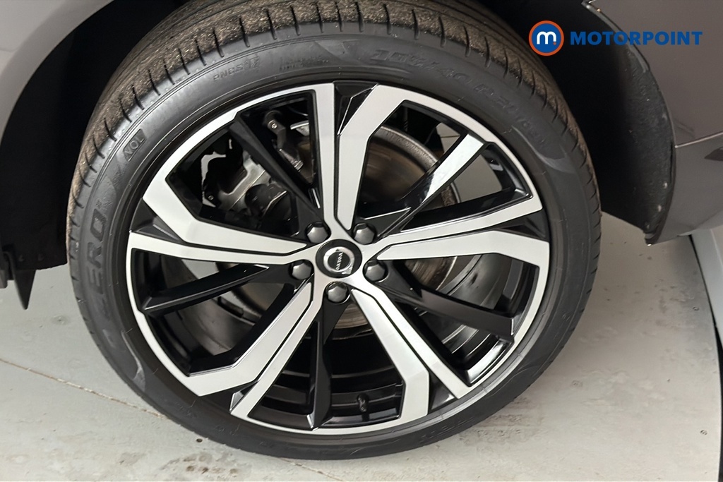 Volvo XC60 Plus Black #31