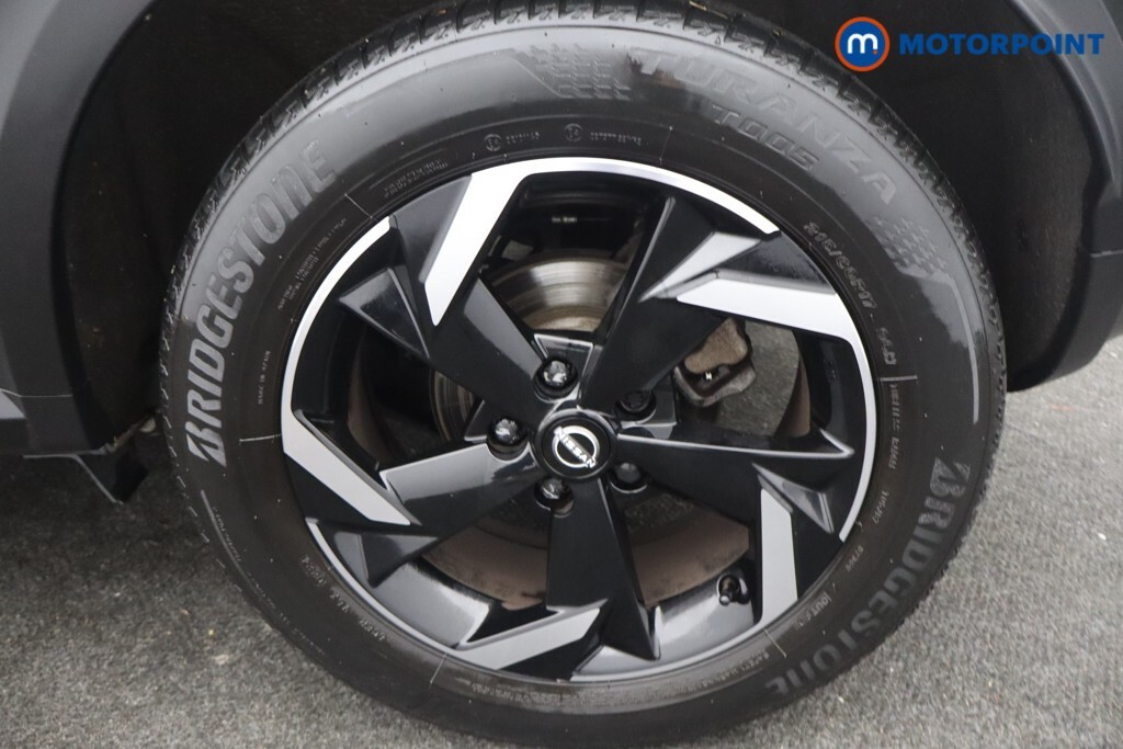 Nissan Juke Hatchback Black #26