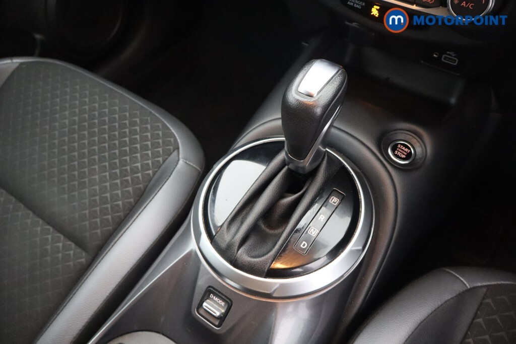 Nissan Juke Hatchback Black #12