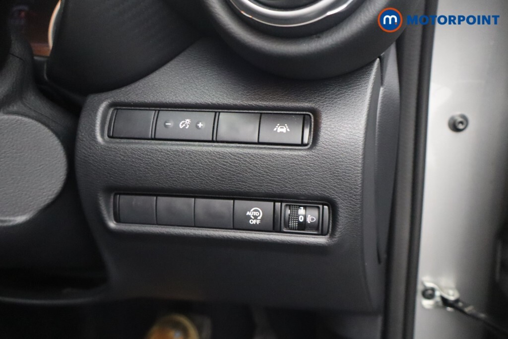 Nissan Juke Hatchback Black #17