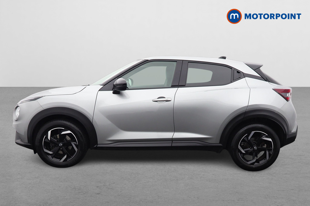 Nissan Juke Hatchback Black #4