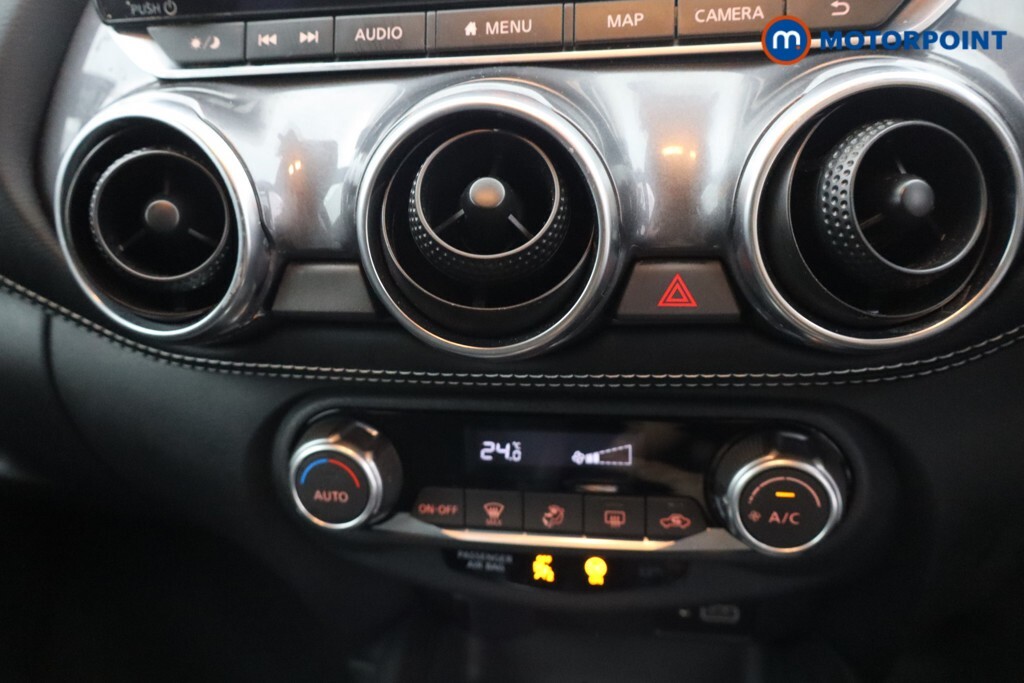 Nissan Juke Hatchback Black #11