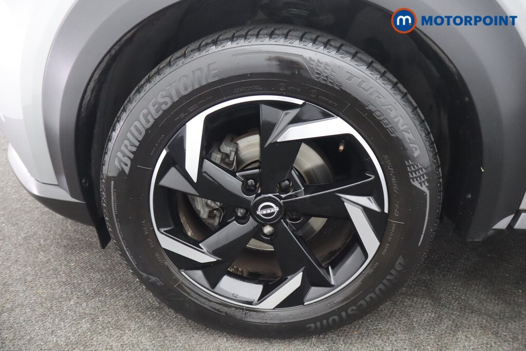Nissan Juke Hatchback Black #25