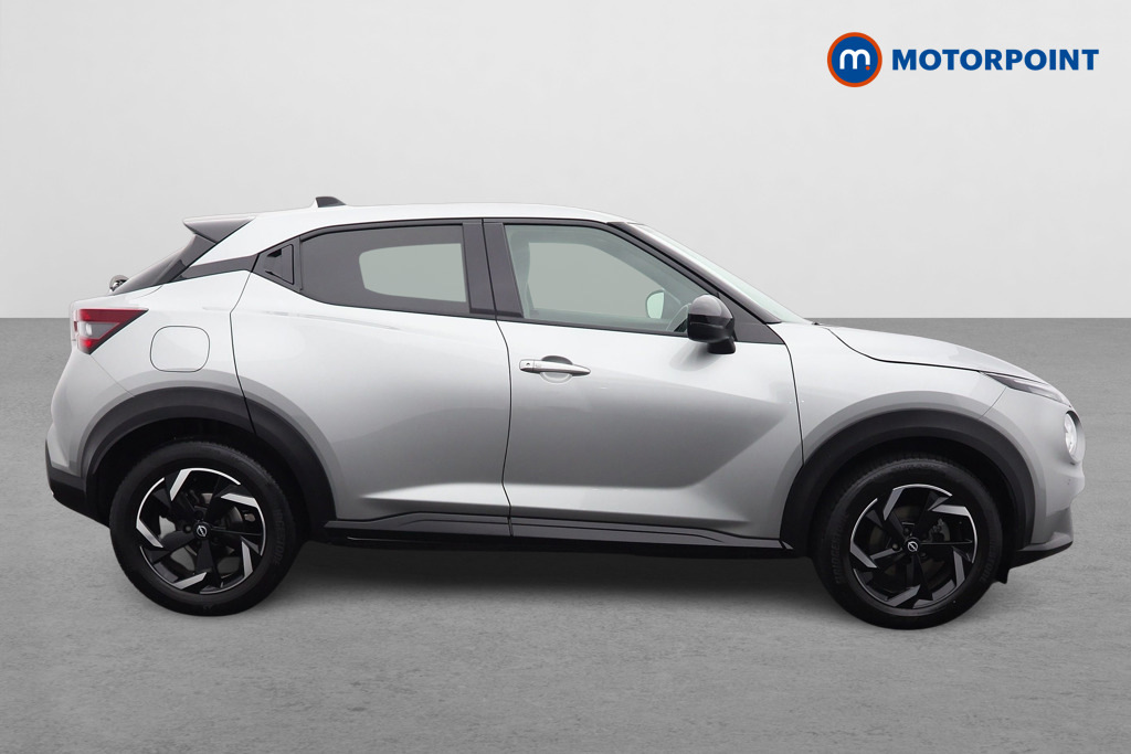 Nissan Juke Hatchback Black #8