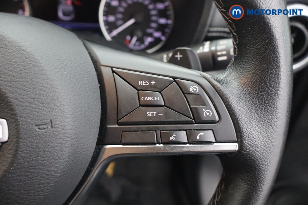 Nissan Juke Hatchback Black #15