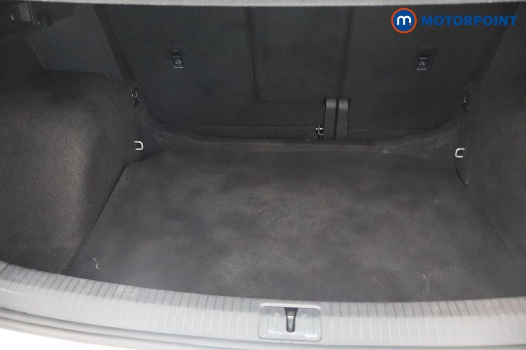 Volkswagen Tiguan Active White #9