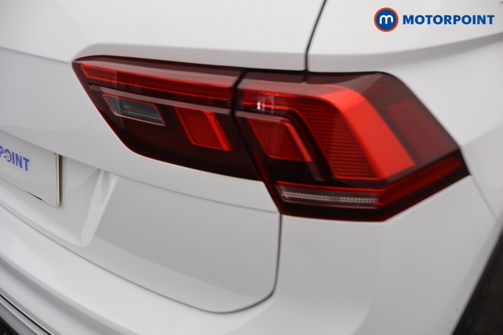 Volkswagen Tiguan Active White #7