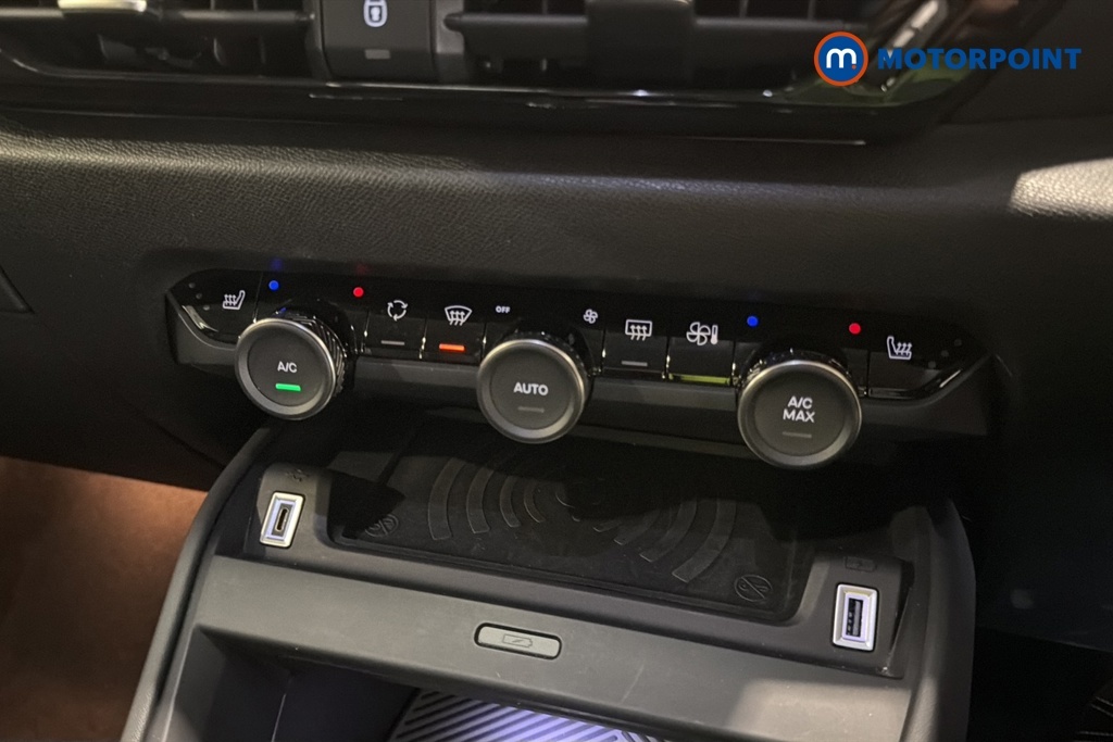 Citroen e-C4 50Kwh Shine Plus Fastback 7.4Kw Charger #17
