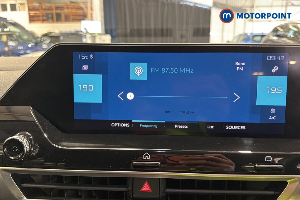 Citroen e-C4 50Kwh Shine Plus Fastback 7.4Kw Charger #13