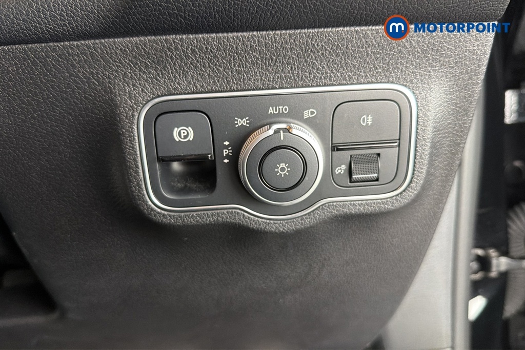 Mercedes-Benz GLB Class Glb 200 Amg Line Executive 7G-tronic Silver #17