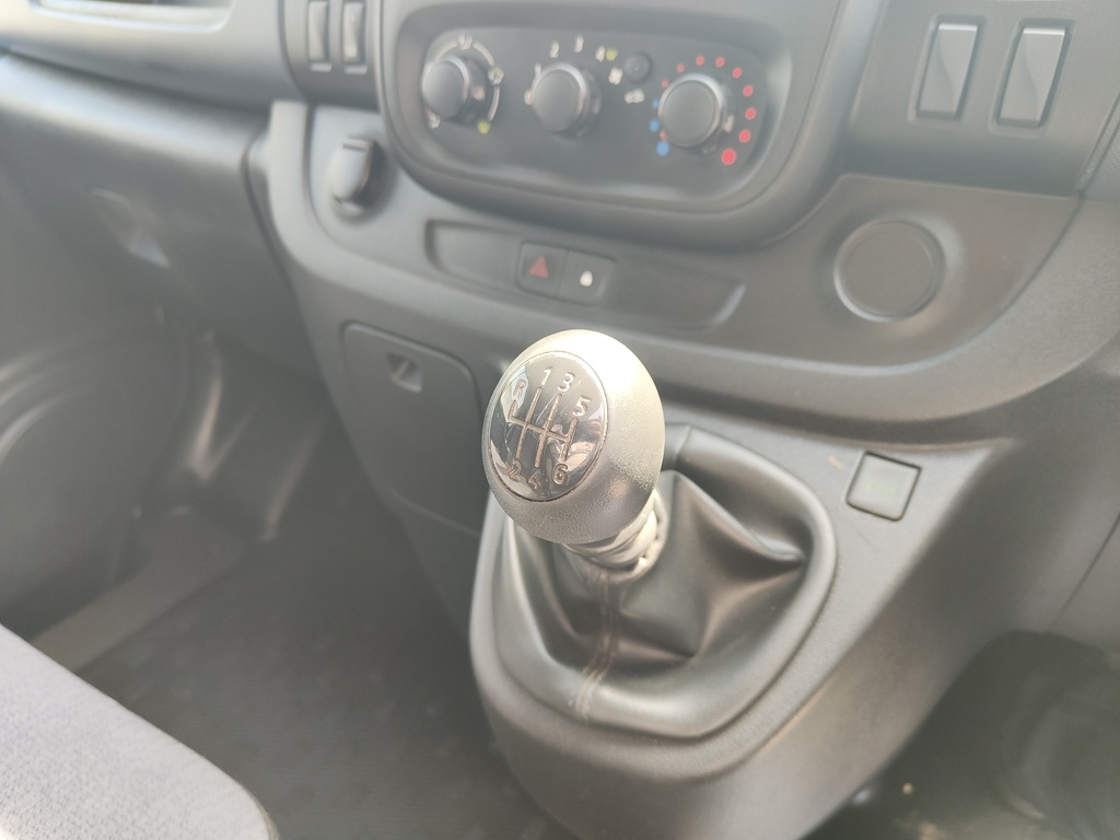 Vauxhall Vivaro Mpv White #12