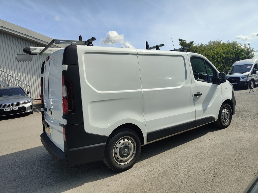 Vauxhall Vivaro Mpv White #8