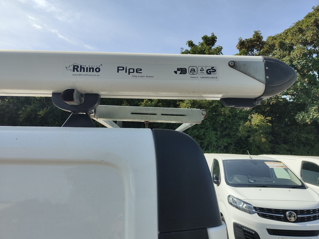 Vauxhall Vivaro Mpv White #16