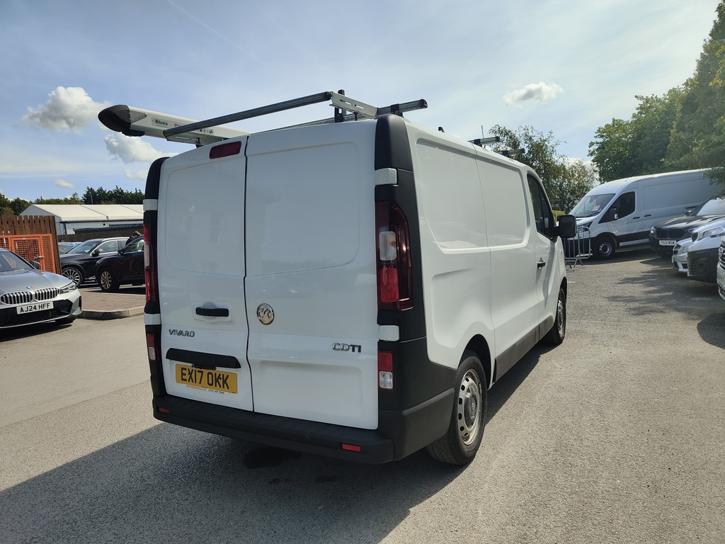 Vauxhall Vivaro Mpv White #7
