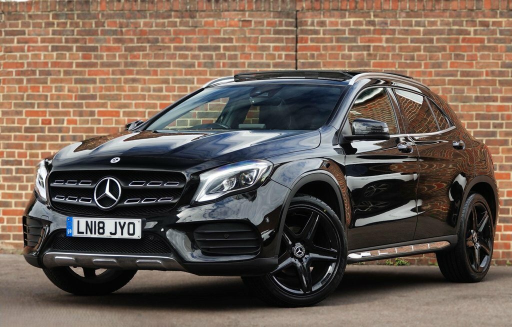 Mercedes-Benz GLA Class 1.6 Gla200 Amg Line Premium Plus Suv Black #2