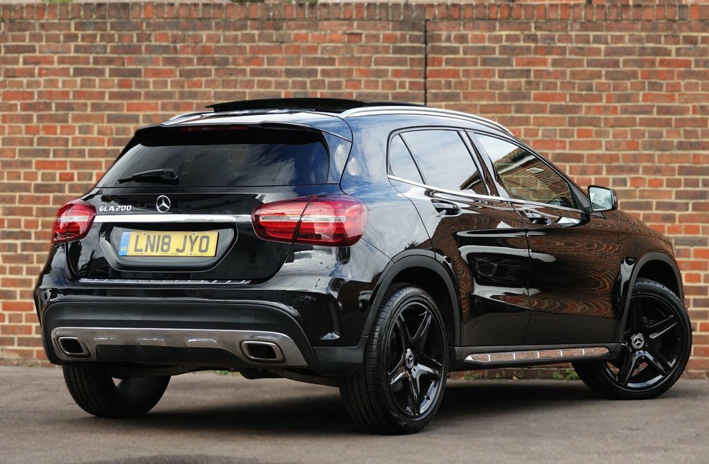 Mercedes-Benz GLA Class 1.6 Gla200 Amg Line Premium Plus Suv Black #4