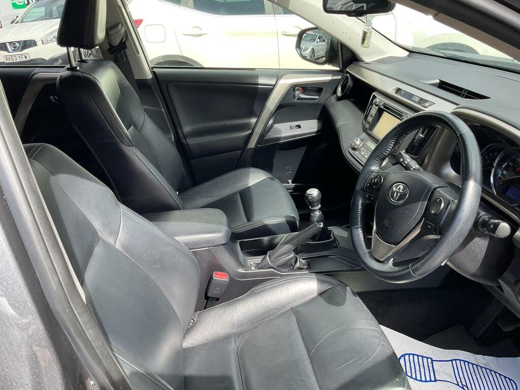 Toyota Rav 4 Suv White #19