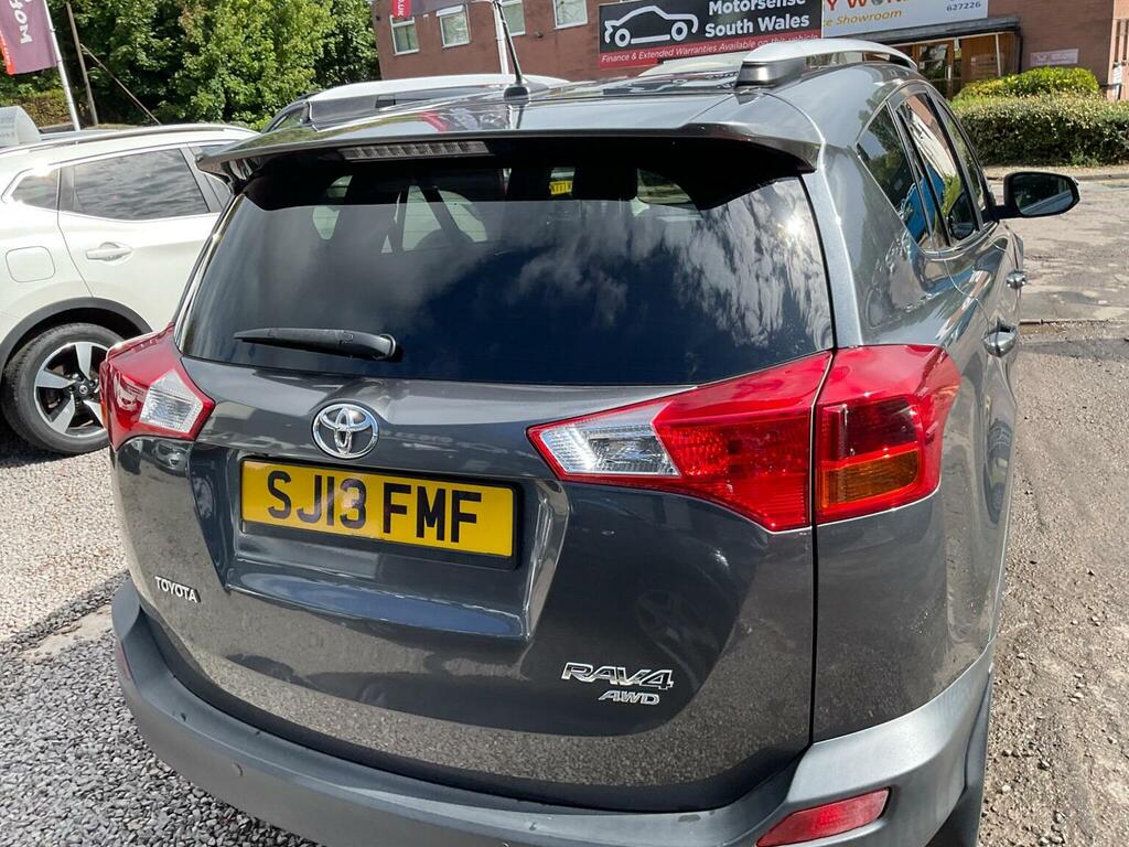 Toyota Rav 4 Suv White #84