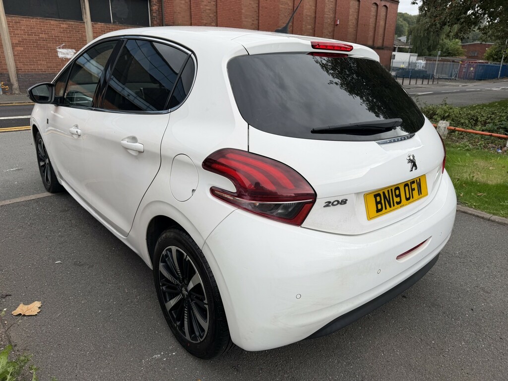 Peugeot 208 Hatchback 1.2 Puretech Tech Edition 2019 BN19OFW White #4