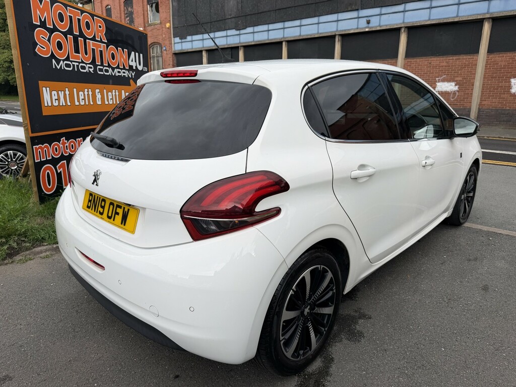 Peugeot 208 Hatchback 1.2 Puretech Tech Edition 2019 BN19OFW White #2