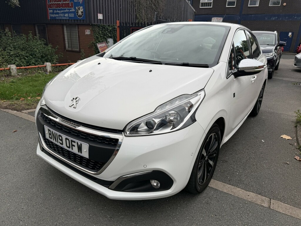 Peugeot 208 Hatchback 1.2 Puretech Tech Edition 2019 BN19OFW White #3