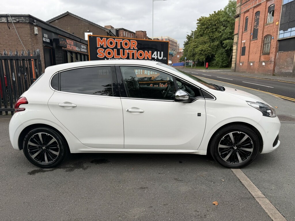 Peugeot 208 Hatchback 1.2 Puretech Tech Edition 2019 BN19OFW White #5