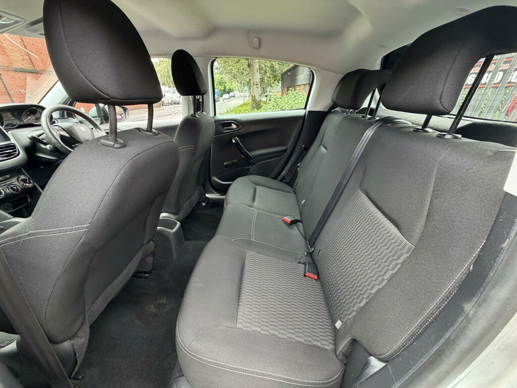 Peugeot 208 Active White #33
