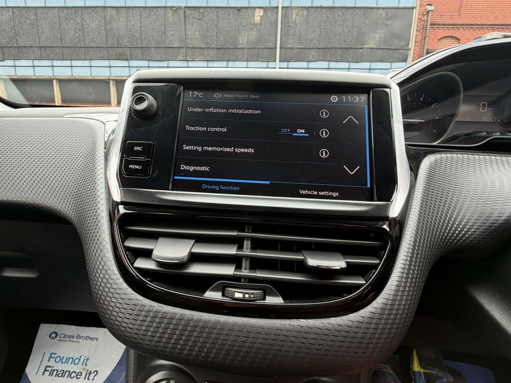 Peugeot 208 Active White #39