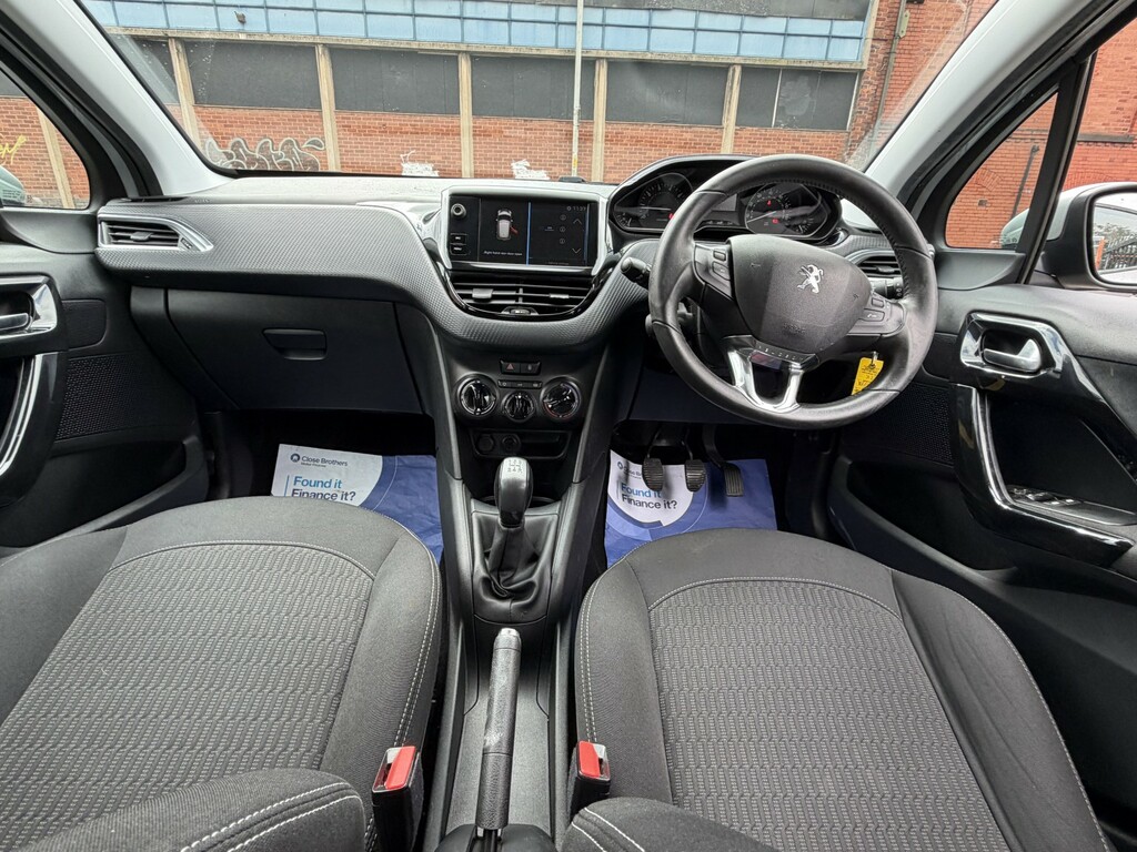 Peugeot 208 Active White #35