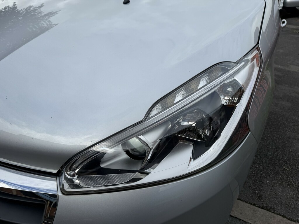 Peugeot 208 Active White #10