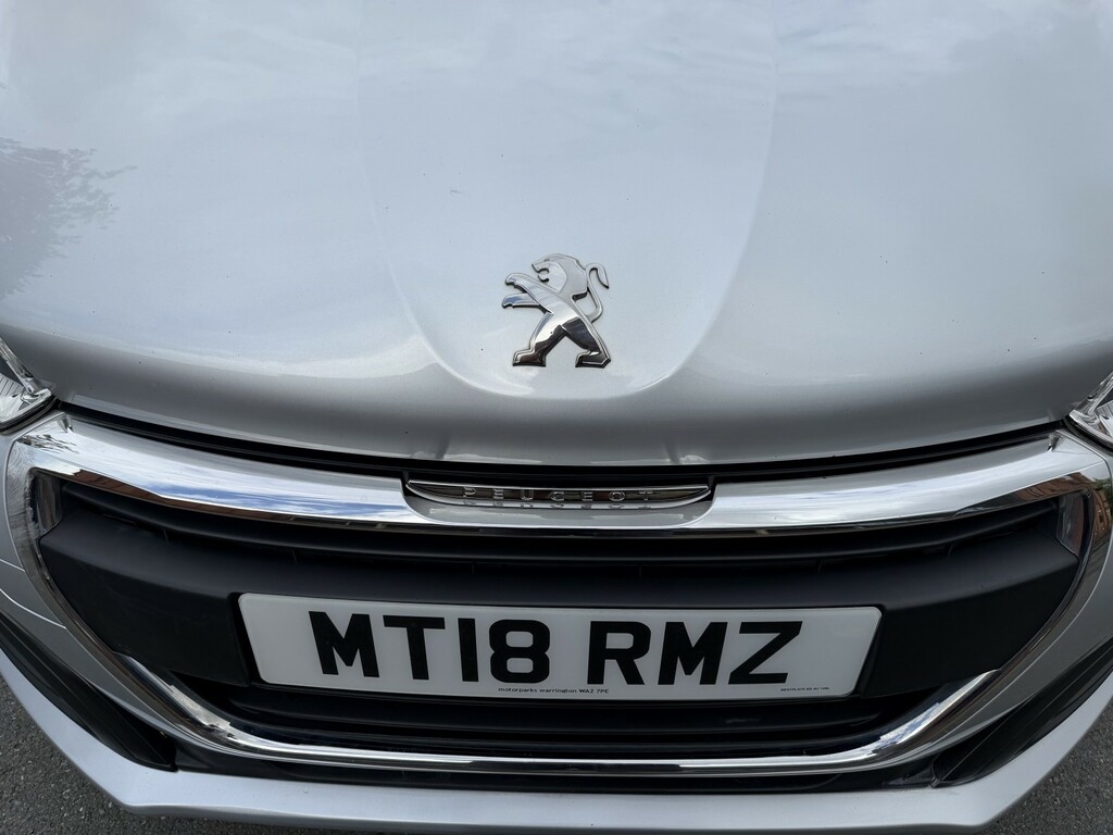 Peugeot 208 Active White #8