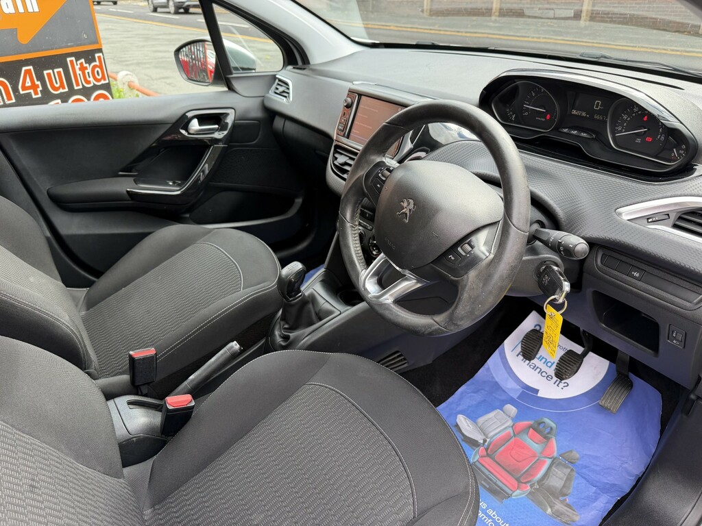 Peugeot 208 Active White #27