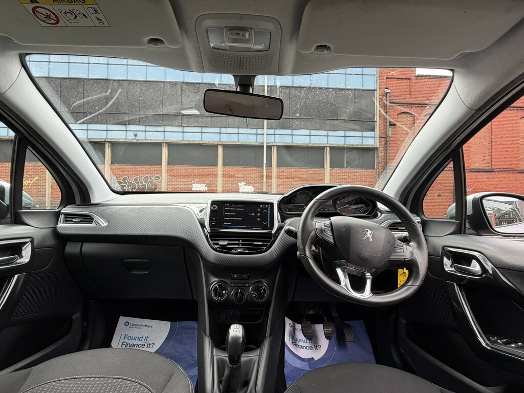 Peugeot 208 Active White #36