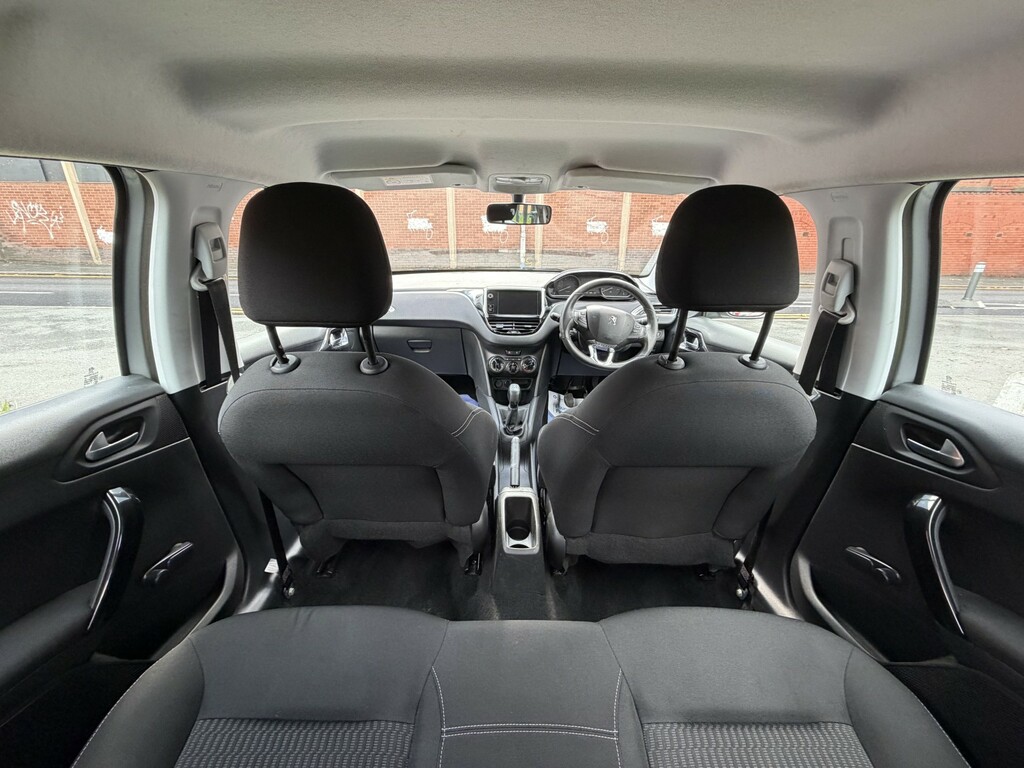 Peugeot 208 Active White #25