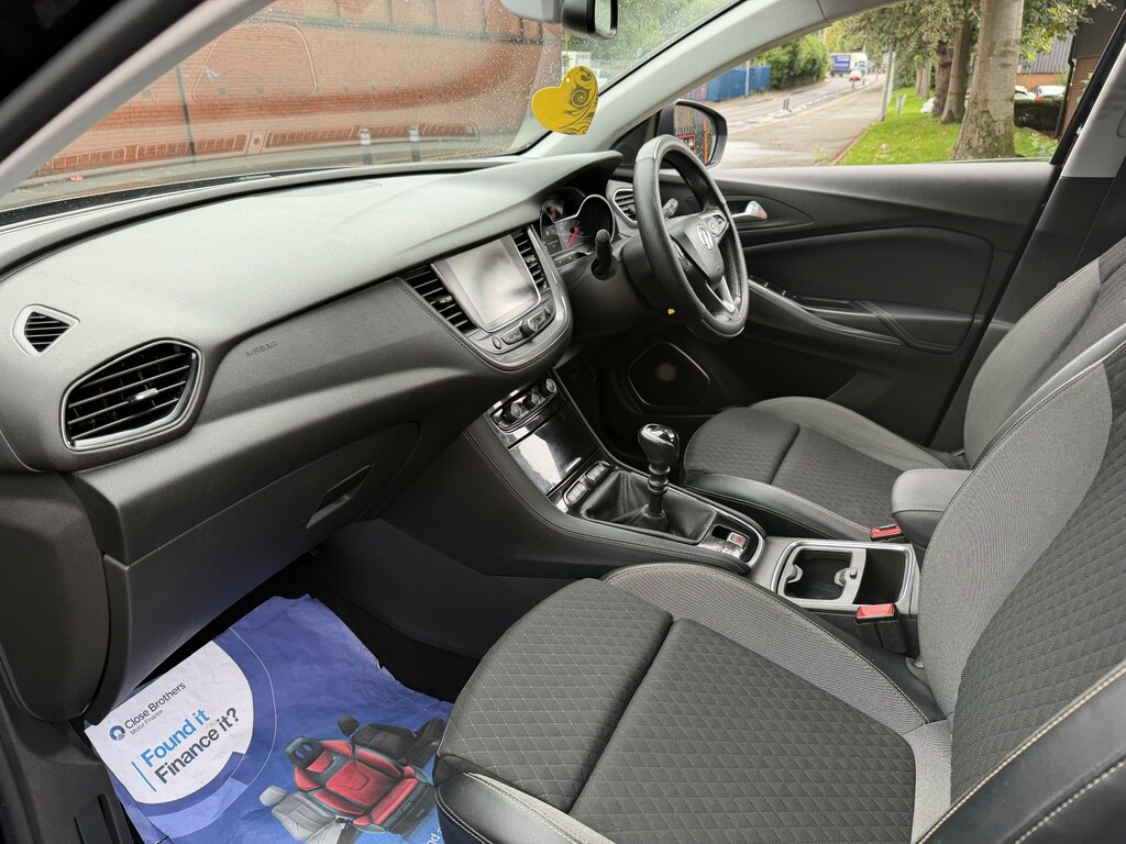 Vauxhall Grandland X Hatchback #32