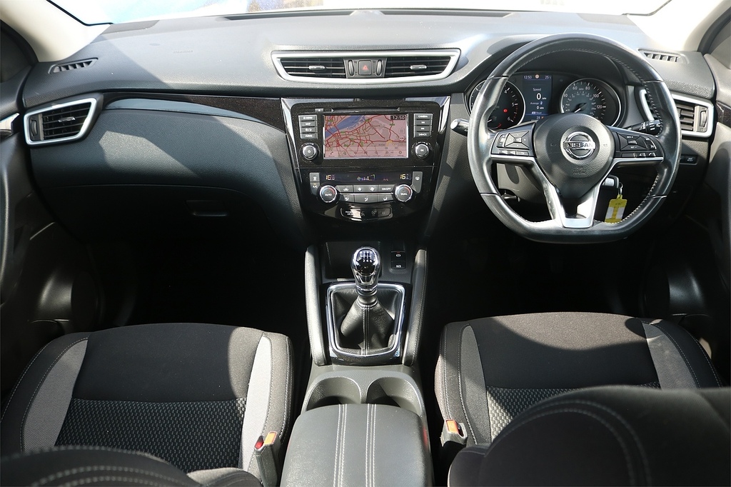 Nissan Qashqai Acenta Premium Black #9