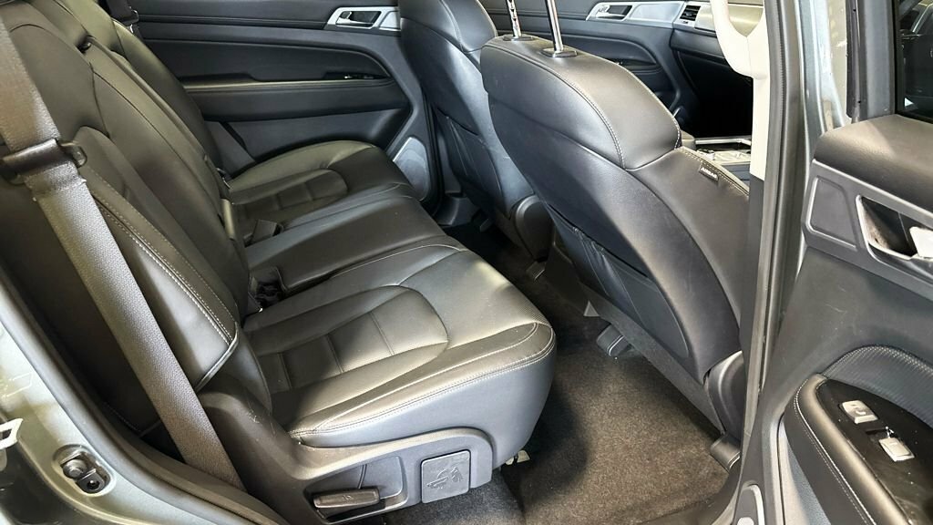 SsangYong Rexton Ultimate Plus White #10