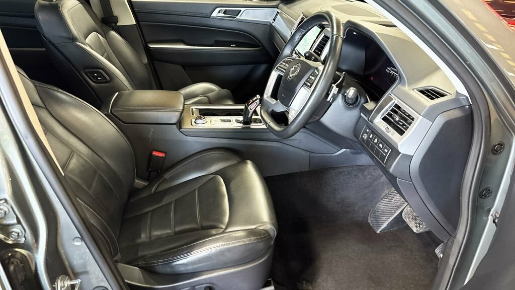 SsangYong Rexton Ultimate Plus White #9