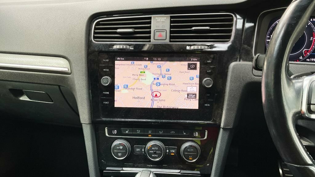 Volkswagen Golf 2L Gtd White #6
