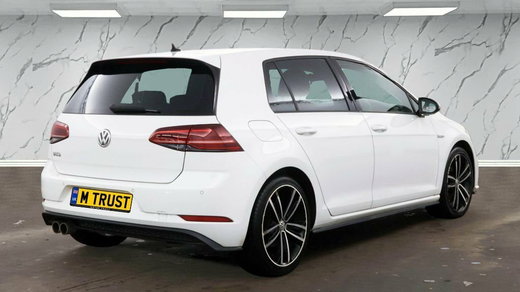 Volkswagen Golf 2L Gtd White #4