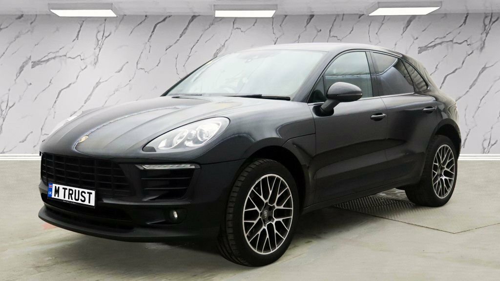 Porsche Macan Suv Black #2