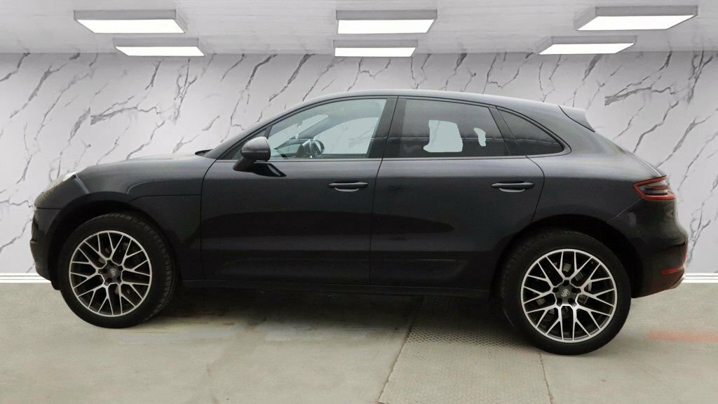 Porsche Macan Suv Black #6
