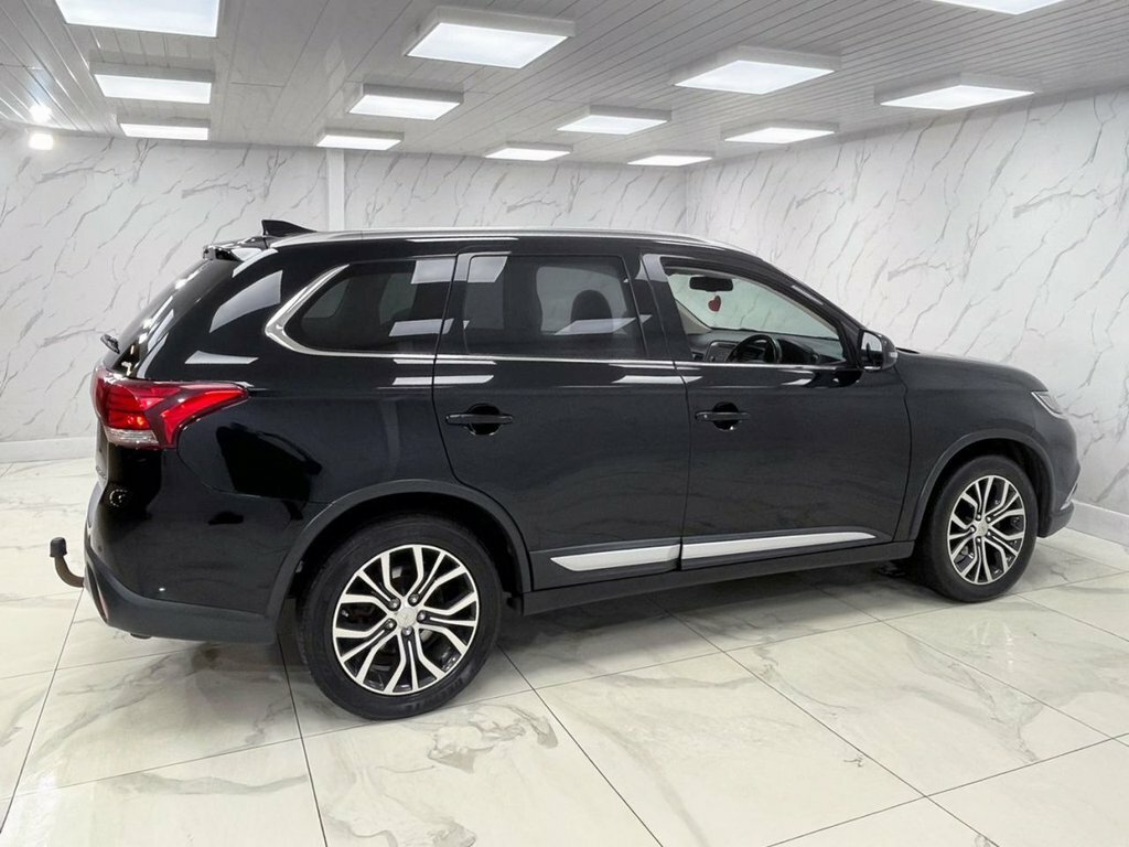 Mitsubishi Outlander 2L 5Hs White #7