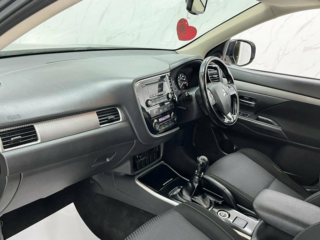Mitsubishi Outlander 2L 5Hs White #10